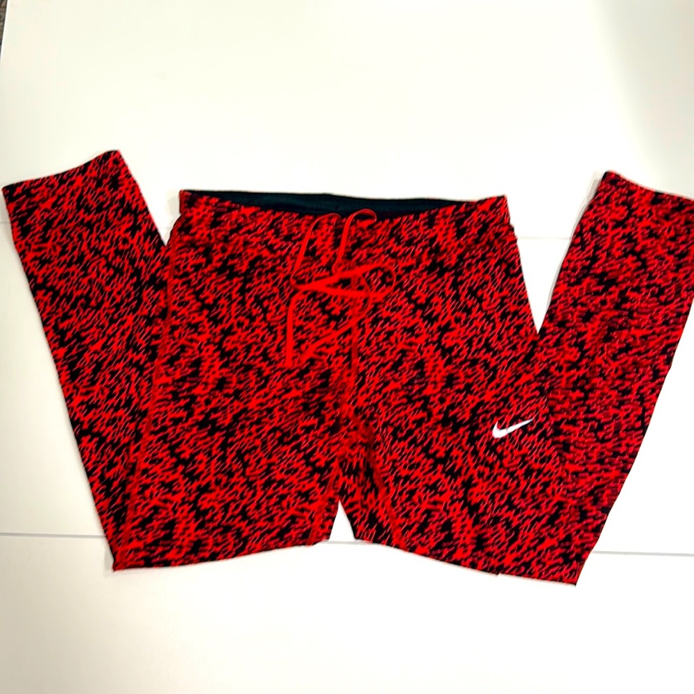 Like New! Nike Dry Fit Red Digital Camp Print 3/4 length leggings sport gym